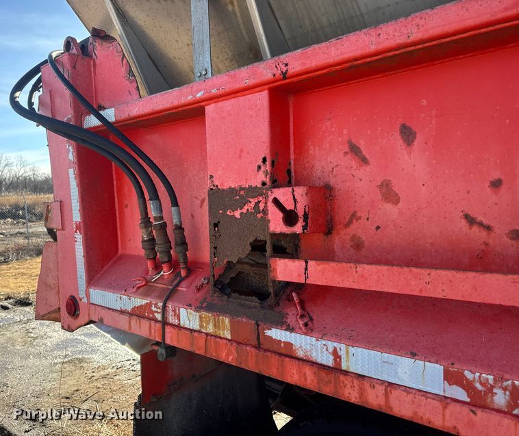 image for item ET4472 1995 Ford L8000 dump truck