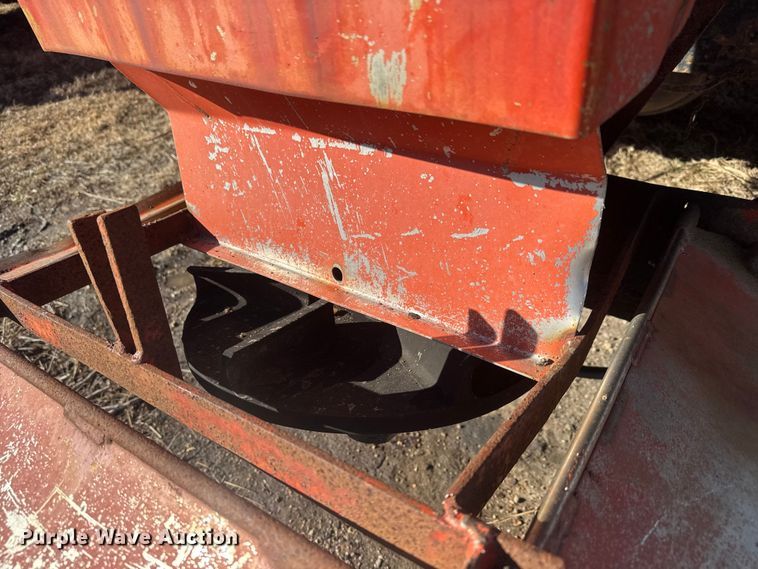 image for item ET4472 1995 Ford L8000 dump truck