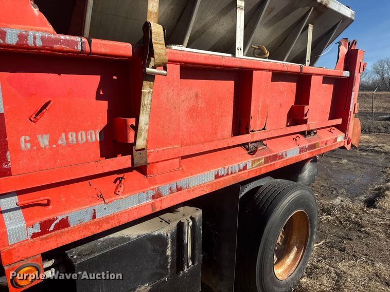 image for item ET4472 1995 Ford L8000 dump truck