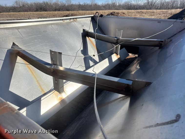 image for item ET4472 1995 Ford L8000 dump truck