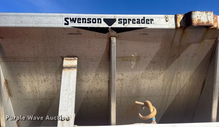 image for item ET4472 1995 Ford L8000 dump truck