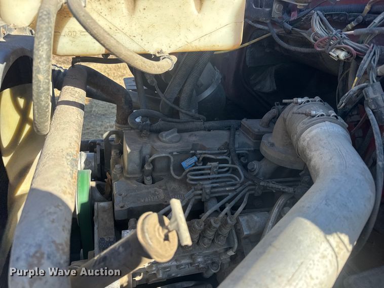 image for item ET4472 1995 Ford L8000 dump truck