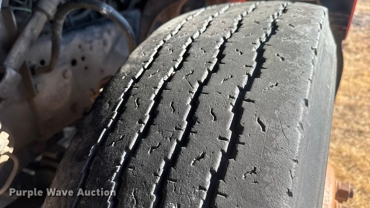 image for item ET4472 1995 Ford L8000 dump truck