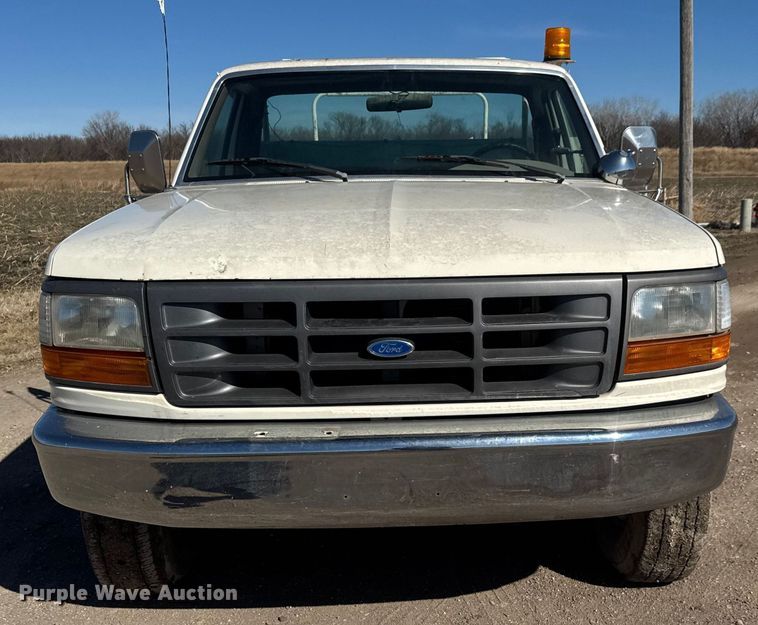 image for item ET4474 1996 Ford F250 XL utility bed pickup truck