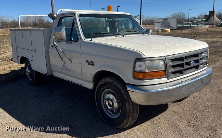 image for item ET4474 1996 Ford F250 XL utility bed pickup truck