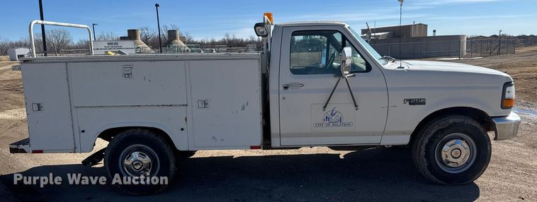 image for item ET4474 1996 Ford F250 XL utility bed pickup truck