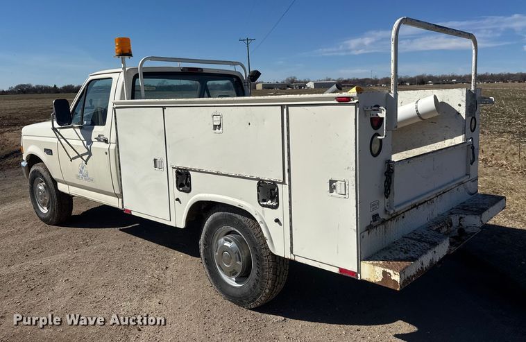 image for item ET4474 1996 Ford F250 XL utility bed pickup truck