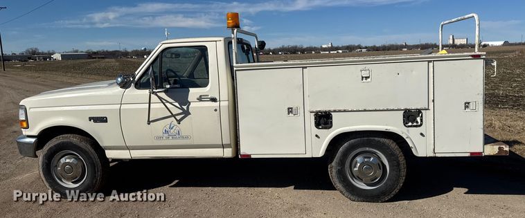 image for item ET4474 1996 Ford F250 XL utility bed pickup truck