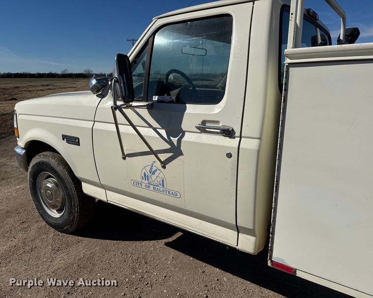 image for item ET4474 1996 Ford F250 XL utility bed pickup truck