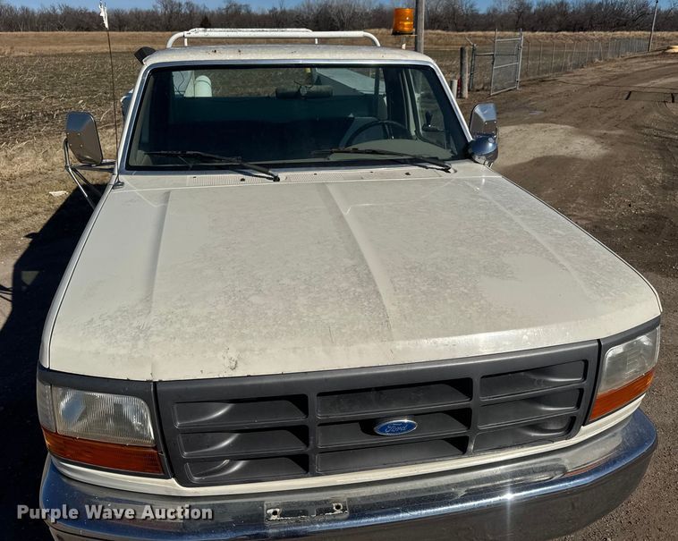 image for item ET4474 1996 Ford F250 XL utility bed pickup truck