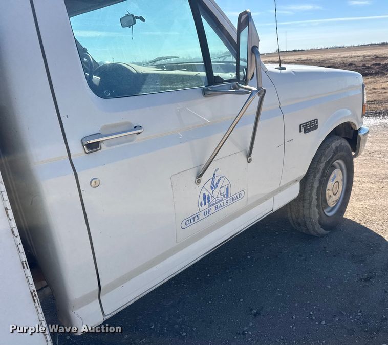 image for item ET4474 1996 Ford F250 XL utility bed pickup truck