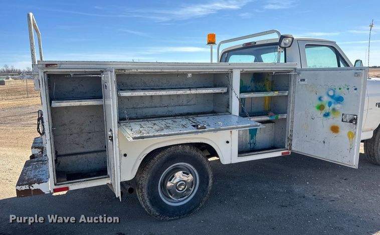 image for item ET4474 1996 Ford F250 XL utility bed pickup truck