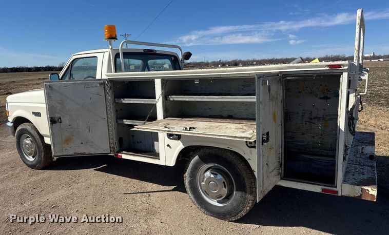 image for item ET4474 1996 Ford F250 XL utility bed pickup truck