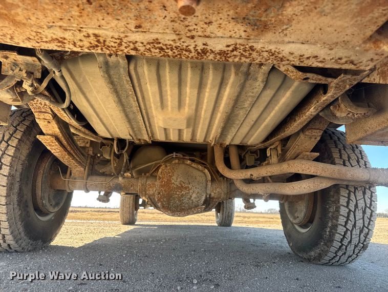 image for item ET4474 1996 Ford F250 XL utility bed pickup truck