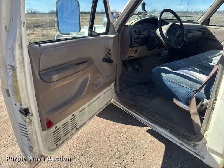 image for item ET4474 1996 Ford F250 XL utility bed pickup truck