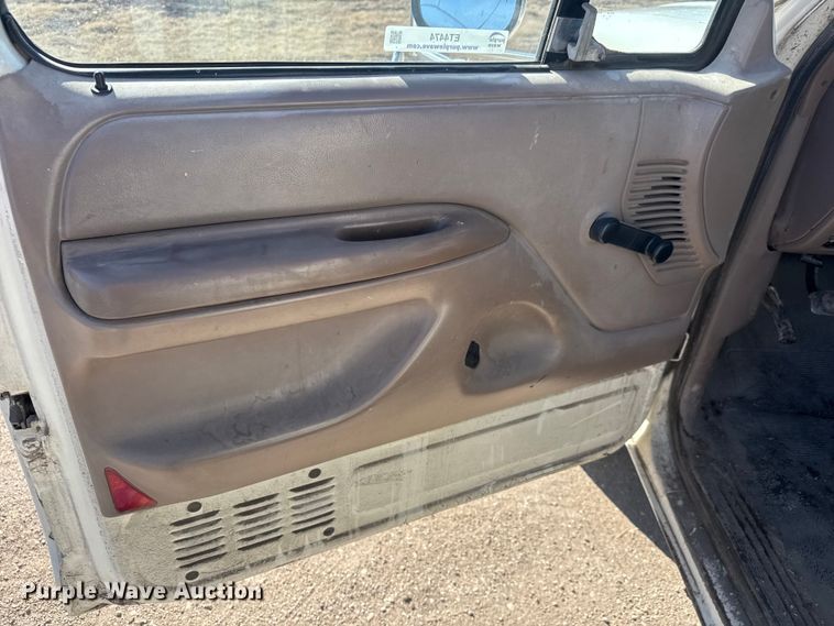 image for item ET4474 1996 Ford F250 XL utility bed pickup truck