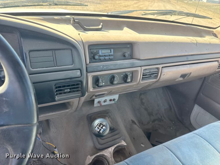 image for item ET4474 1996 Ford F250 XL utility bed pickup truck