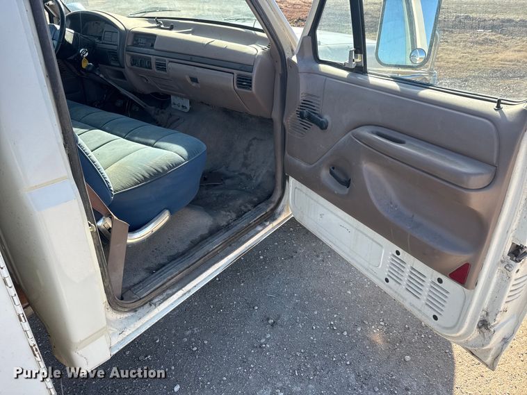 image for item ET4474 1996 Ford F250 XL utility bed pickup truck