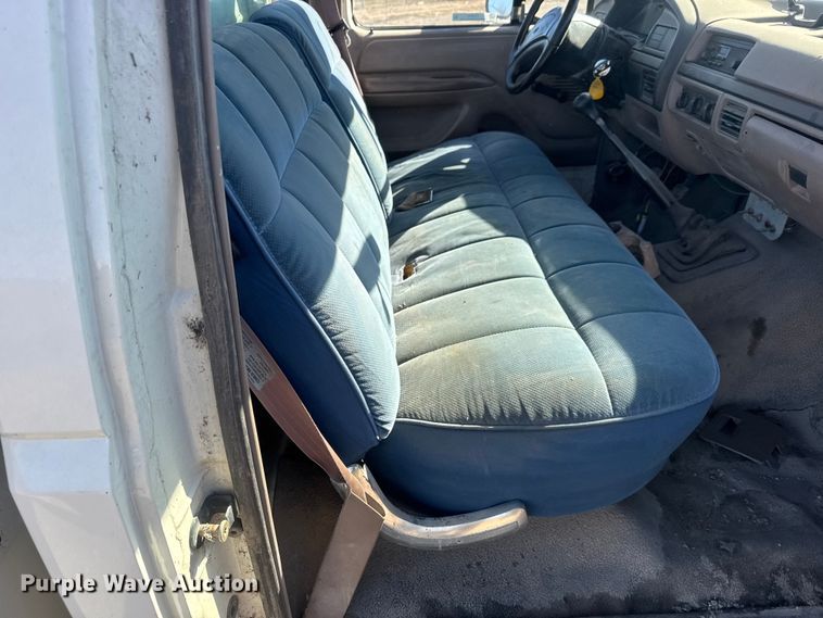 image for item ET4474 1996 Ford F250 XL utility bed pickup truck