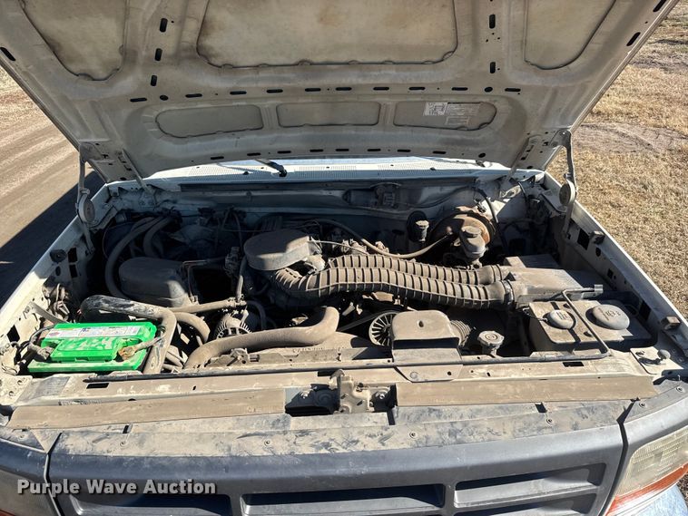 image for item ET4474 1996 Ford F250 XL utility bed pickup truck