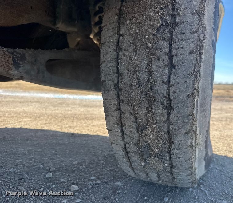 image for item ET4474 1996 Ford F250 XL utility bed pickup truck