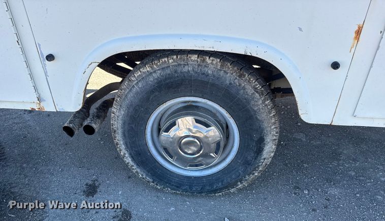 image for item ET4474 1996 Ford F250 XL utility bed pickup truck