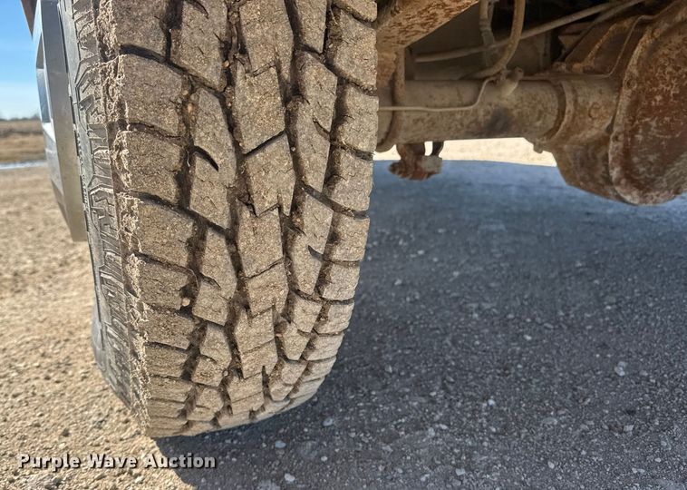 image for item ET4474 1996 Ford F250 XL utility bed pickup truck