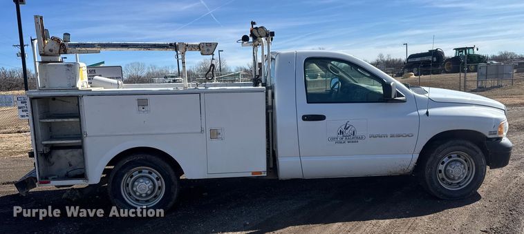 image for item ET4475 2005 Dodge Ram 2500 utility / service truck