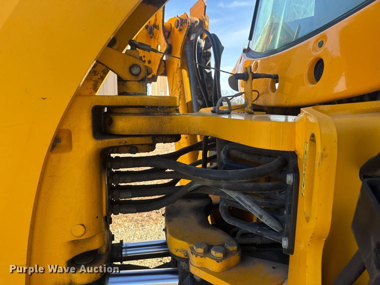 image for item ET4476 2009 JCB 3CX backhoe