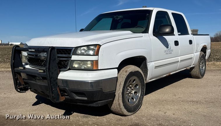 image for item ET4477 2006 Chevrolet Silverado 1500 Crew Cab pickup truck