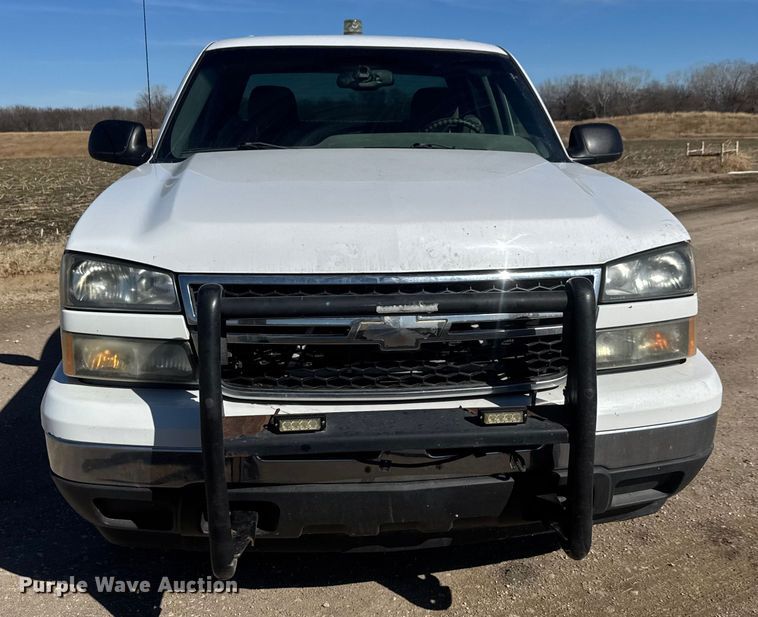 image for item ET4477 2006 Chevrolet Silverado 1500 Crew Cab pickup truck