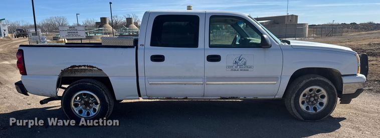 image for item ET4477 2006 Chevrolet Silverado 1500 Crew Cab pickup truck