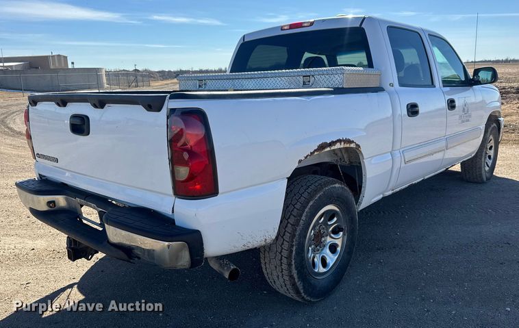 image for item ET4477 2006 Chevrolet Silverado 1500 Crew Cab pickup truck