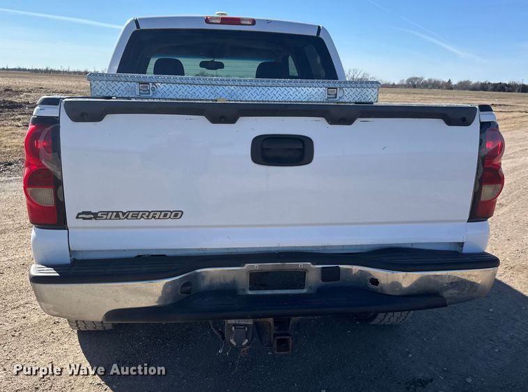 image for item ET4477 2006 Chevrolet Silverado 1500 Crew Cab pickup truck