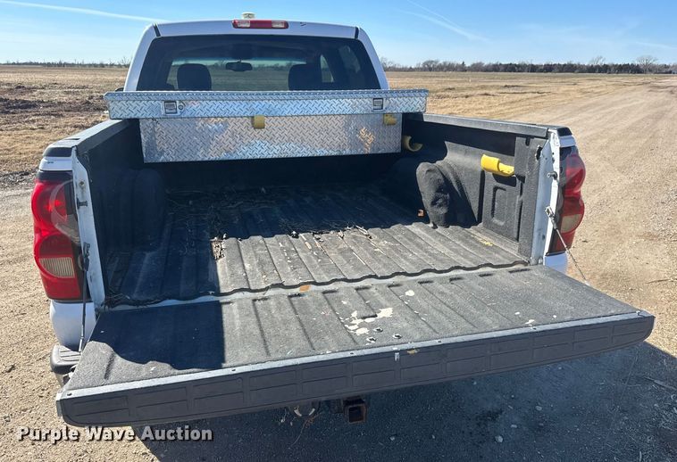 image for item ET4477 2006 Chevrolet Silverado 1500 Crew Cab pickup truck