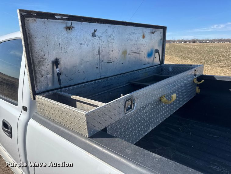 image for item ET4477 2006 Chevrolet Silverado 1500 Crew Cab pickup truck