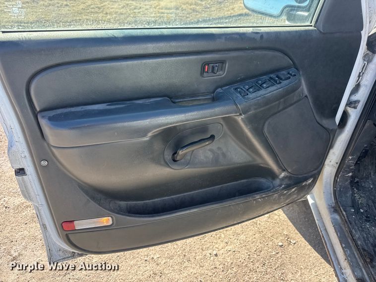 image for item ET4477 2006 Chevrolet Silverado 1500 Crew Cab pickup truck