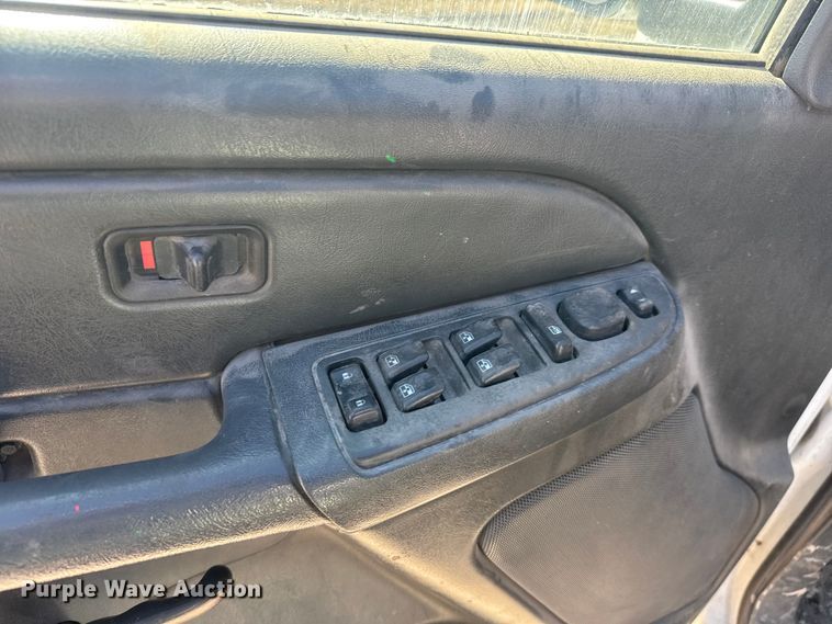 image for item ET4477 2006 Chevrolet Silverado 1500 Crew Cab pickup truck