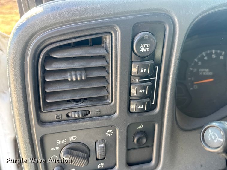 image for item ET4477 2006 Chevrolet Silverado 1500 Crew Cab pickup truck