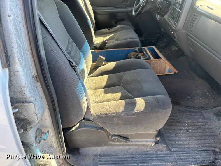 image for item ET4477 2006 Chevrolet Silverado 1500 Crew Cab pickup truck