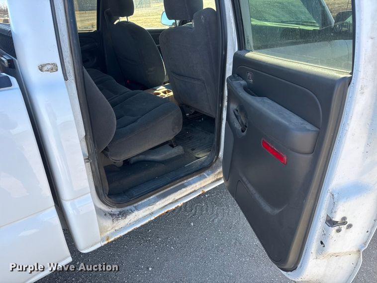 image for item ET4477 2006 Chevrolet Silverado 1500 Crew Cab pickup truck