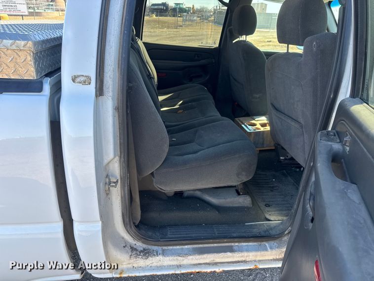 image for item ET4477 2006 Chevrolet Silverado 1500 Crew Cab pickup truck