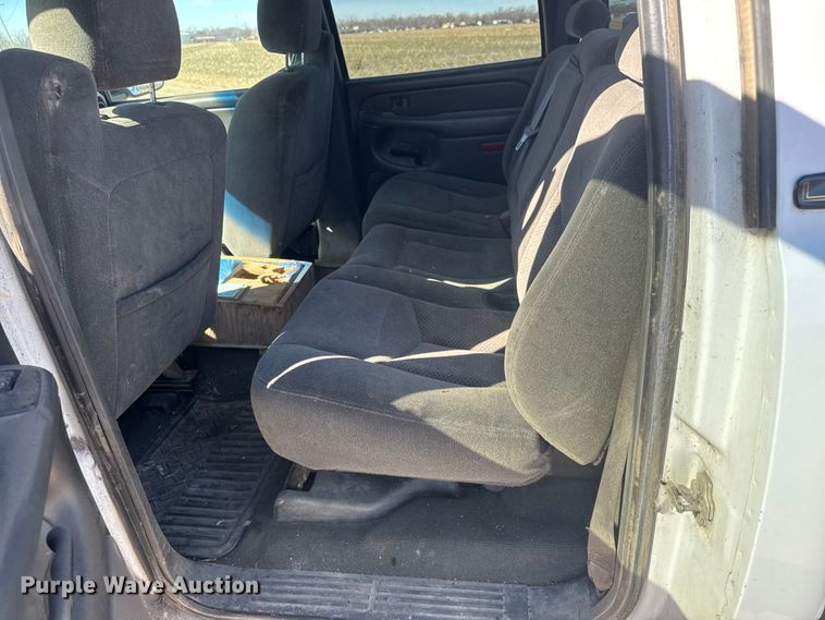 image for item ET4477 2006 Chevrolet Silverado 1500 Crew Cab pickup truck