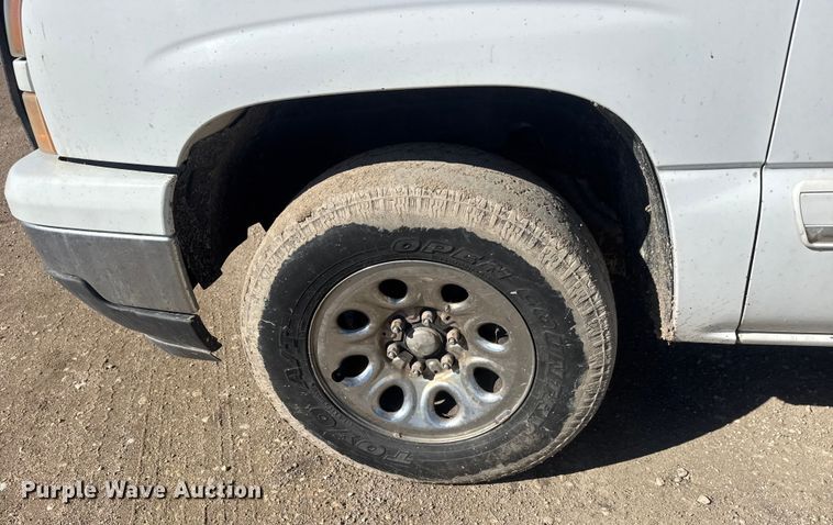 image for item ET4477 2006 Chevrolet Silverado 1500 Crew Cab pickup truck