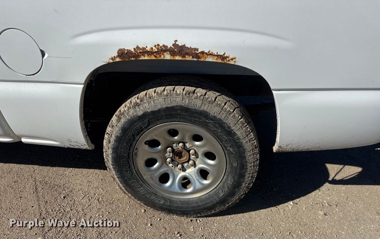 image for item ET4477 2006 Chevrolet Silverado 1500 Crew Cab pickup truck