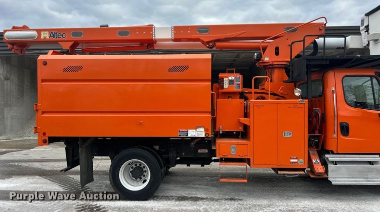 image for item ET6887 2013 Freightliner Business Class M2 forestry bucket truck