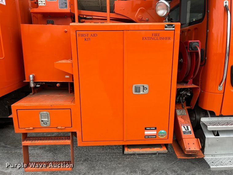 image for item ET6887 2013 Freightliner Business Class M2 forestry bucket truck