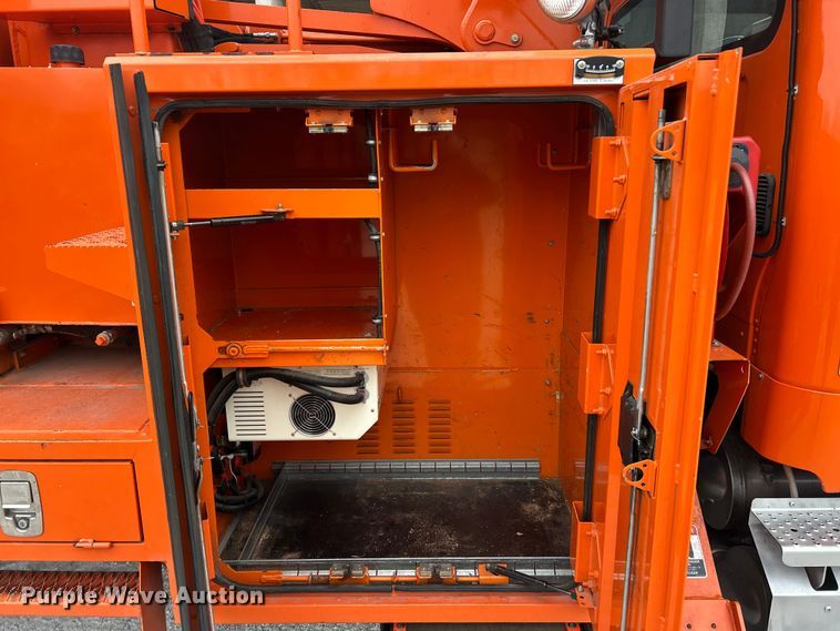 image for item ET6887 2013 Freightliner Business Class M2 forestry bucket truck