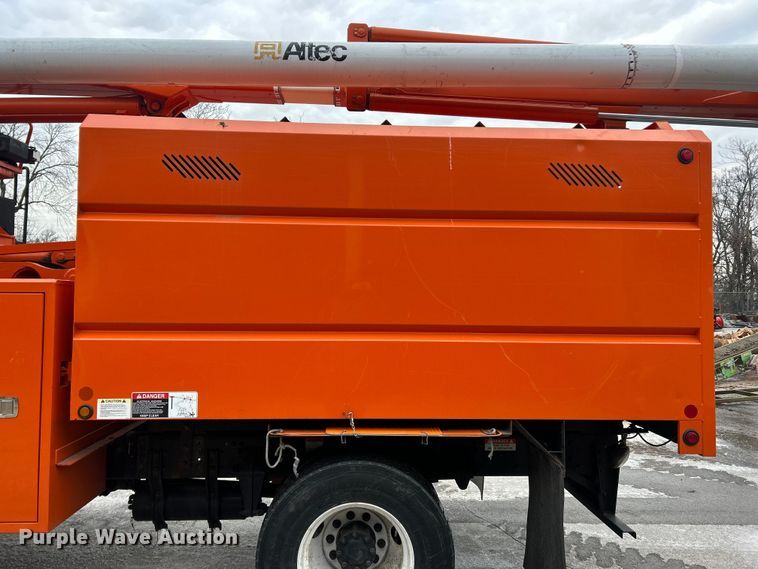 image for item ET6887 2013 Freightliner Business Class M2 forestry bucket truck