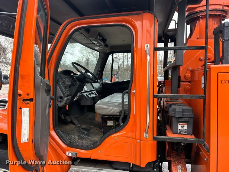 image for item ET6887 2013 Freightliner Business Class M2 forestry bucket truck